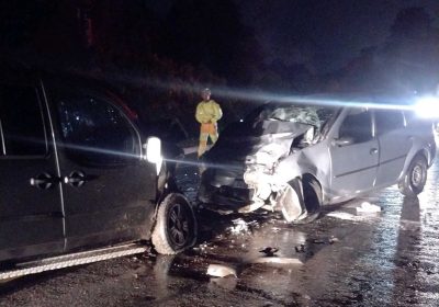 Quatro ficam feridos após colisão frontal entre dois carros na Rio-Santos em Ubatuba, SP