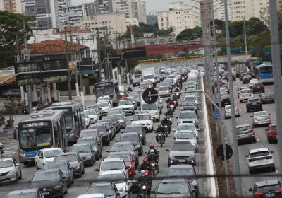 Motoristas da cidade de SP passam a ter 40% de desconto no pagamento de multas se não recorrerem da infração