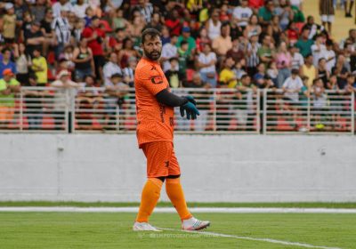 Goleiro Nilton Brilha no Jogo dos Famosos e Conquista Corações dos Ex-jogadores