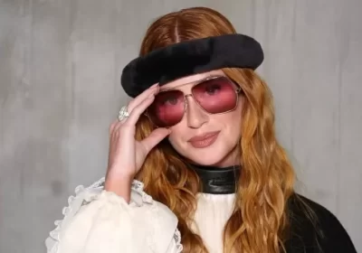 Marina Ruy Barbosa Exibe Anel de Noivado com Diamantes em Paris