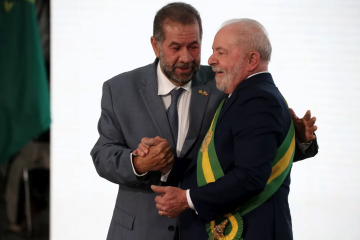 Relação entre Lula e Carlos Lupi se desgasta após ministro evitar demissão de presidente do INSS em entrevista